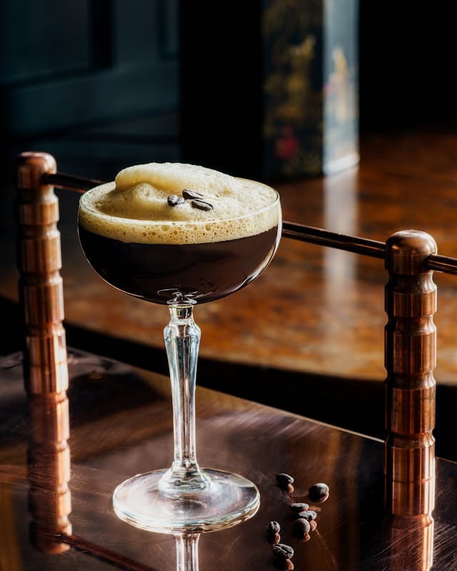 Imagen para el artículo: Espresso Martini: Un cóctel elegante y energizante.