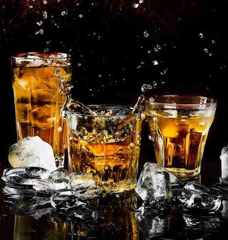 ¿Cómo berber whisky? Solo, con agua o con hielo